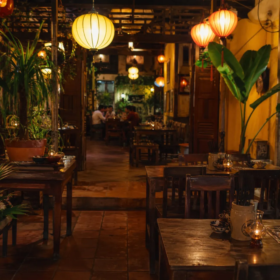 Bàn nướng đông khách tại Phan Chí Hớn